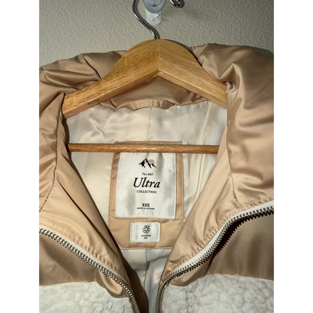 Women's Abercrombie Ultra Cropped Sherpa Puffer Coat Size XXS - Picture 3 of 5
